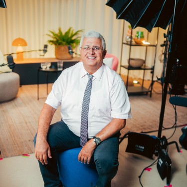 Ein Porträtfoto von Dr. Frank Matthias Rudolph